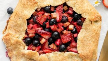 strawberry-blueberry-galette-with-rhubarb-(easy-&-gluten-free-crust)