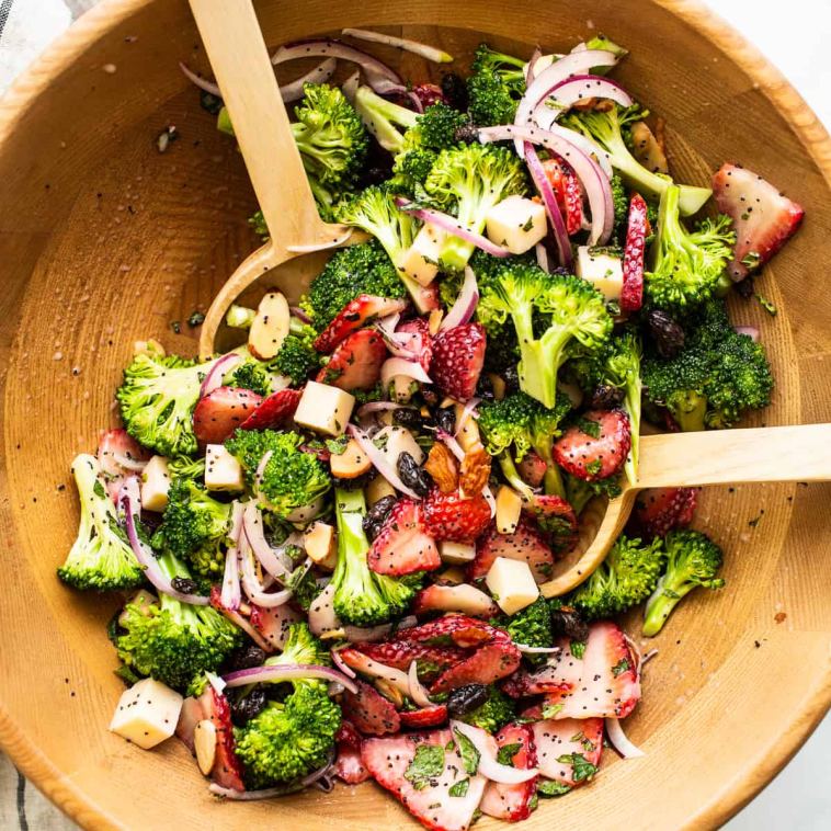 strawberry-broccoli-salad-with-poppy-seed-dressing