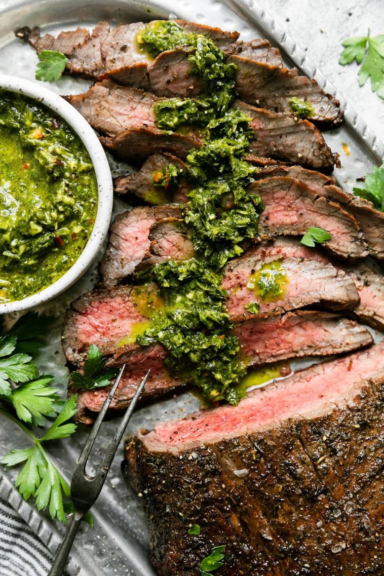 grilled-flank-steak-with-herby-green-sauce-(chimichurri)