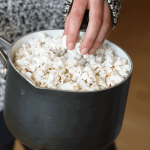 how-to-make-popcorn-on-the-stove