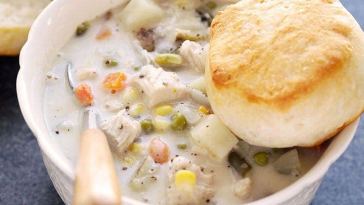 slow-cooker-chicken-pot-pie-soup