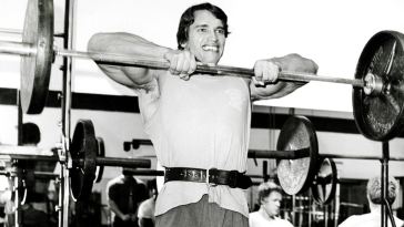 arnold-schwarzenegger-shares-one-of-his-important-old-school-shoulder-building-tips