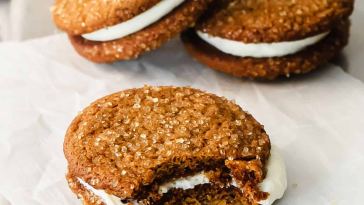 ginger-molasses-whoopie-pies