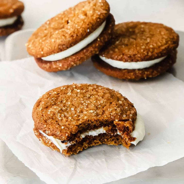 ginger-molasses-whoopie-pies