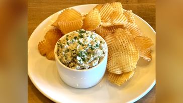 create-a-game-winning-super-bowl-party-with-these-healthy-and-tasty-tips