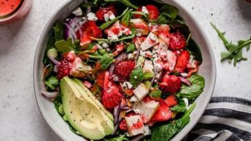 strawberry-spinach-salad-(with-optional-chicken)