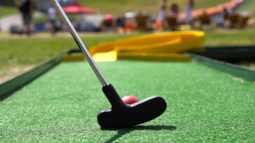 putt-like-a-pga-pro-at-your-next-miniature-golf-outing