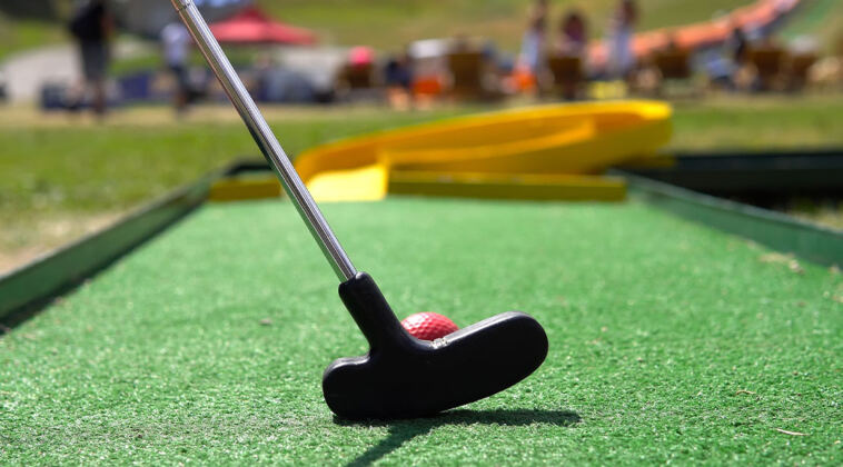 putt-like-a-pga-pro-at-your-next-miniature-golf-outing
