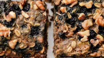 oatmeal-breakfast-bars-with-wild-blueberries