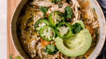 easy-white-chicken-chili-(slow-cooker-or-instant-pot)