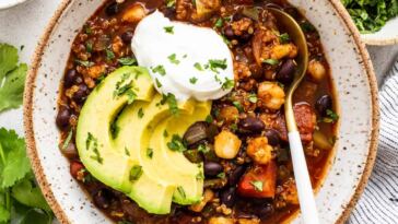 one-pot-black-bean-quinoa-chili