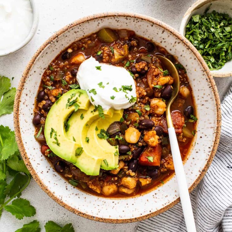 one-pot-black-bean-quinoa-chili